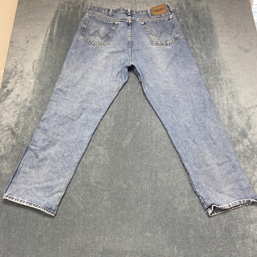 Wrangler Rugged Wear Relaxed Fit Jeans Mens 36x30 Blue Denim Everyday Wear Cozy
